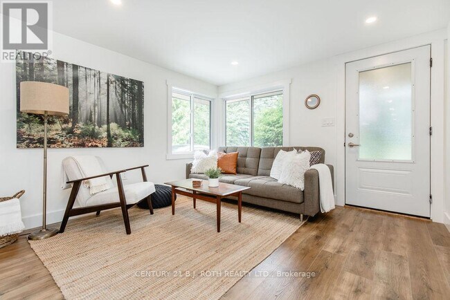 Photo du bâtiment - 12 Domar Rd