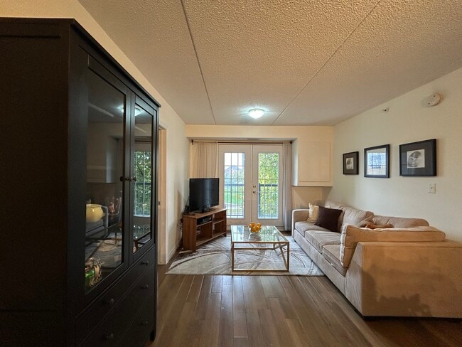 Photo du bâtiment - 1390 Main St E