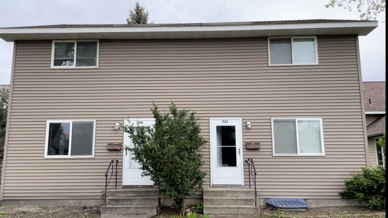 Primary Photo - 723 Tyler St NE