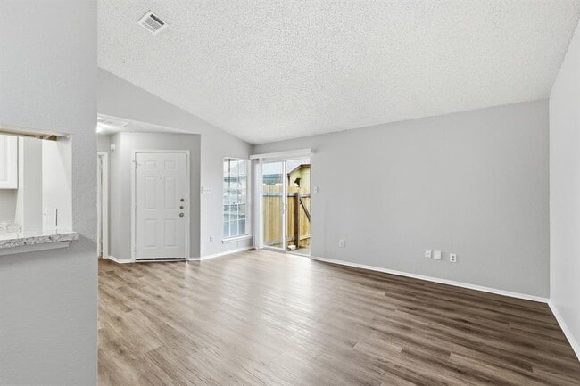 Building Photo - 2131 Andover Dr