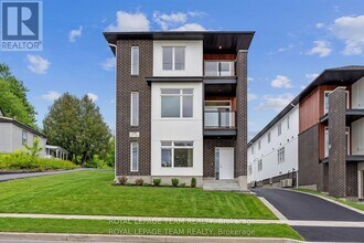 Building Photo - 6952 Notre-Dame St