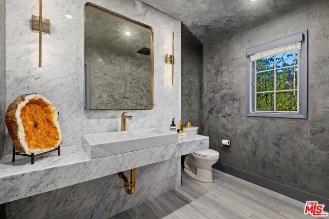 Foto del edificio - 815 N Whittier Dr
