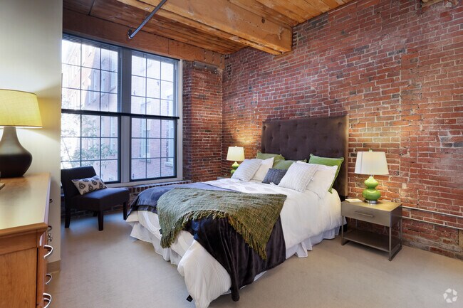 1 habitación, 1 baño - 888 pies cuadrados - Dormitorio - The Apartments at Boott Mills