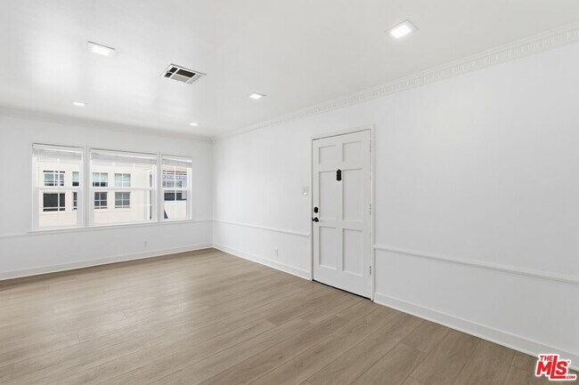 Foto del edificio - 8613 W Olympic Blvd