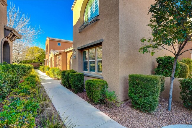 Building Photo - 11414 Newton Commons Dr