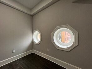 Interior Photo - 306 W Franklin