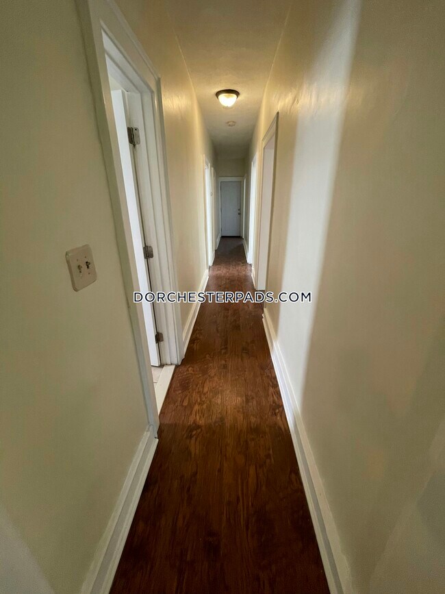 Foto del edificio - 107 Ellington St