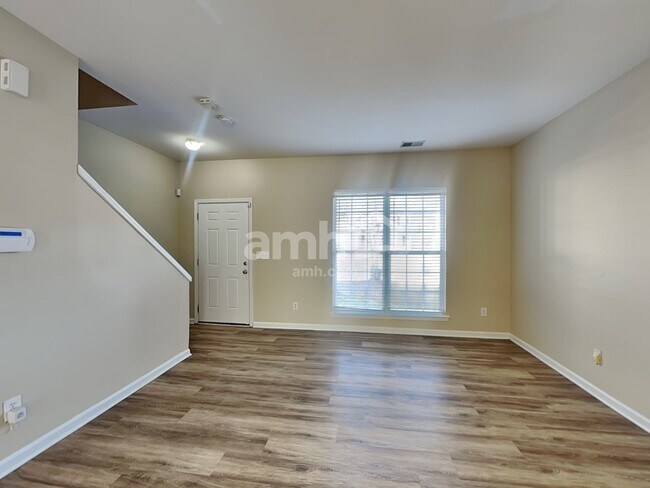 Building Photo - 525 Stillgreen Lane
