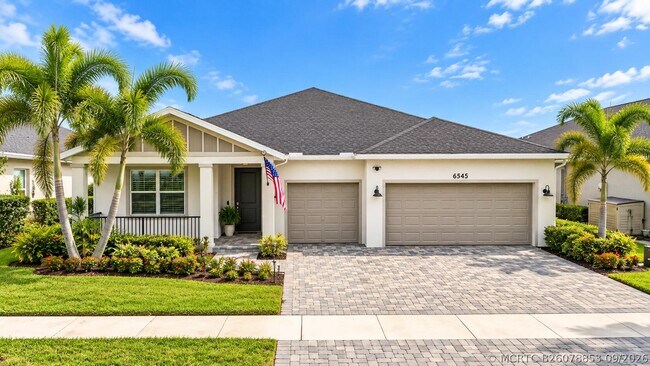 Foto del edificio - 6545 Cloverdale Ave
