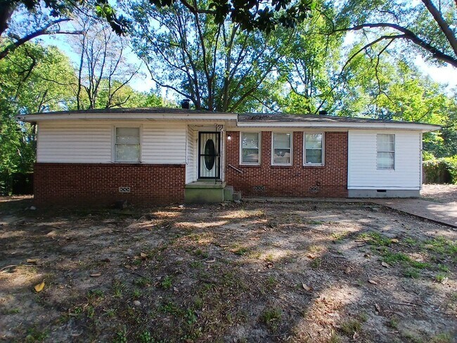 Building Photo - Spacious 4 Bedroom 2 Bath | Raleigh - Open...