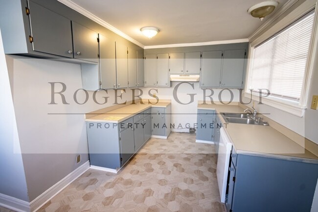 Building Photo - 305 White Oak Dr