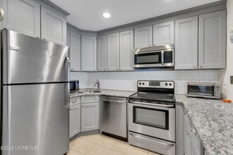 Building Photo - 129 Amberly Dr