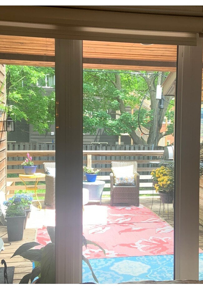 Outdoor living space - 71 Sweetland Av