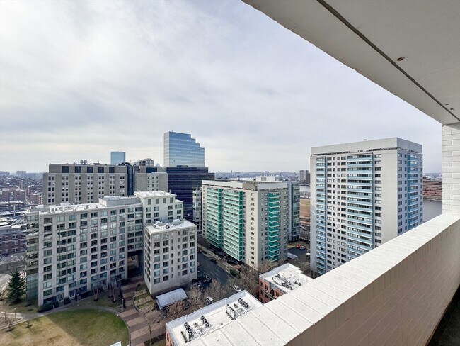 Building Photo - 8 Whittier Pl