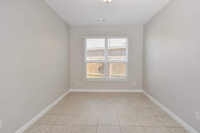 Foto del edificio - Inviting 4 Bedroom Home with 2-Car Garage