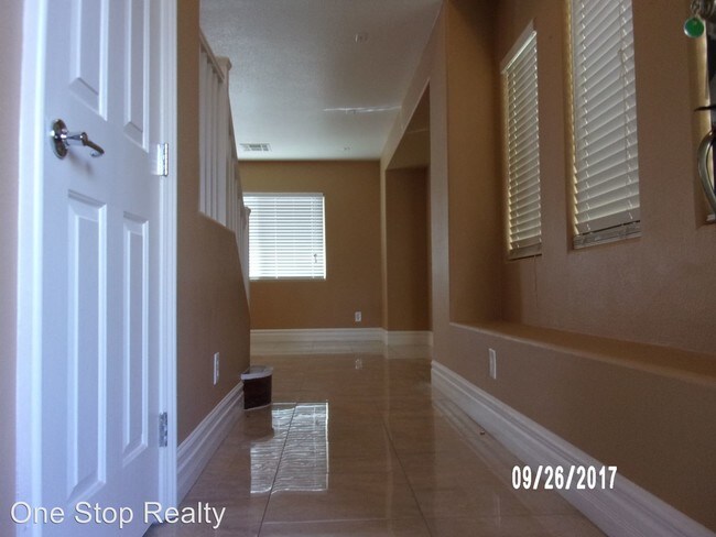 Building Photo - 3 br, 2.5 bath House - 247 Rustic Club Way