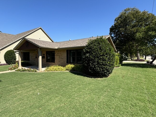 Photo - 235 Austin St House