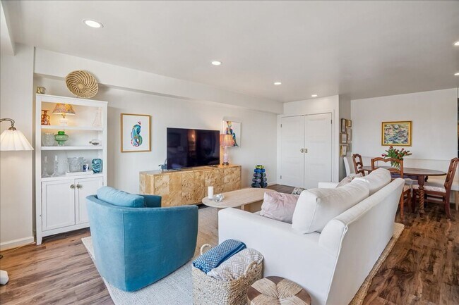 Foto del edificio - Large 1BR/1BA with Natural Light & Modern Finishes in Cleveland Park