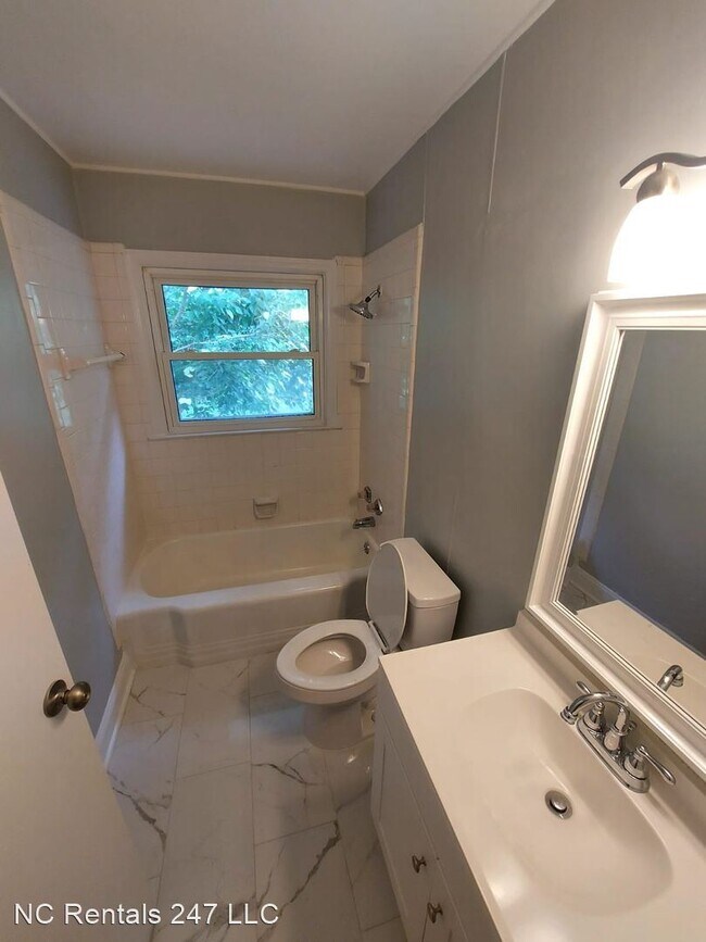 Building Photo - 3 br, 2.5 bath House - 4448 Old Belews Cre...