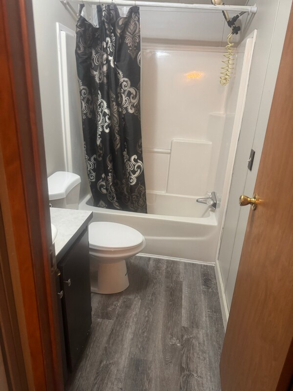 Foto principal - 806 County Rd 40 W