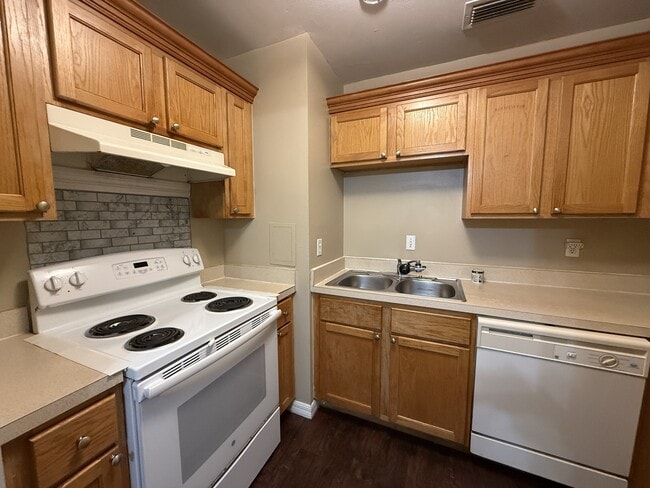 Photo - 4800 Rilma Ave Townhome