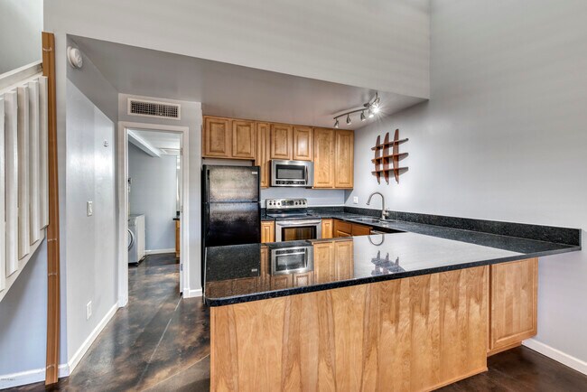 Foto del edificio - 8055 E Thomas Rd