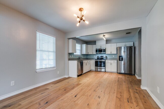Foto del edificio - BLUE BONNET HILLS 3-BEDROOM
