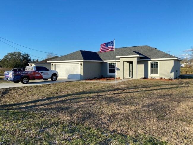 Building Photo - Desirable SE Ocala Neighborhood 3/2/2 *WON...