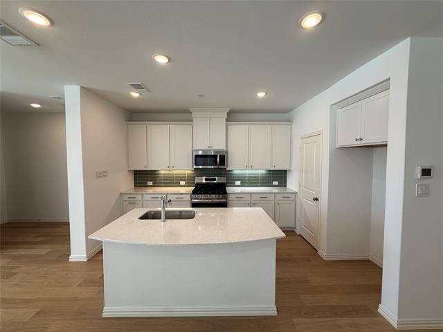 Building Photo - 724 4th St