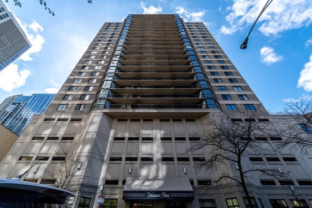 Building Photo - 33 W Delaware Pl