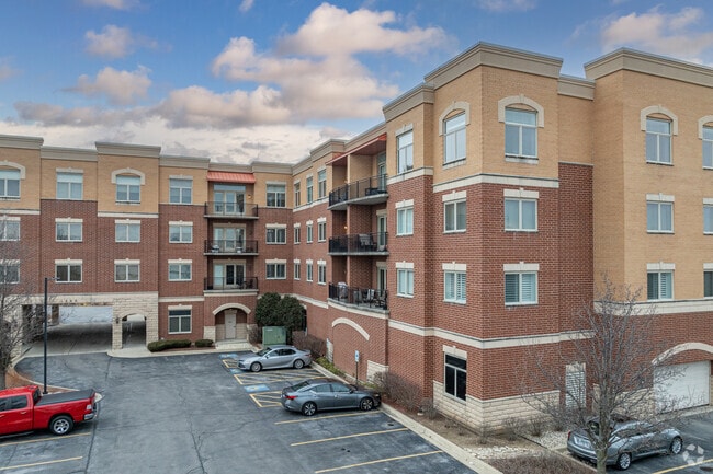 Venetian Pointe East