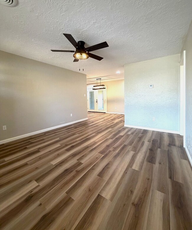 Building Photo - 6710 SW Embassy Cir