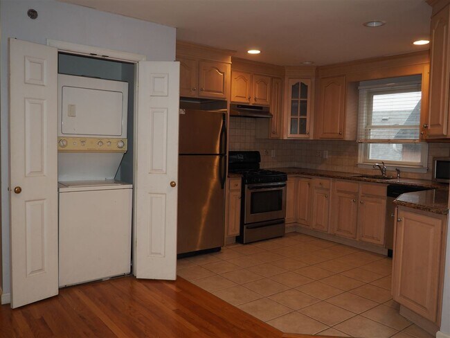 Building Photo - 128 Tuers Ave