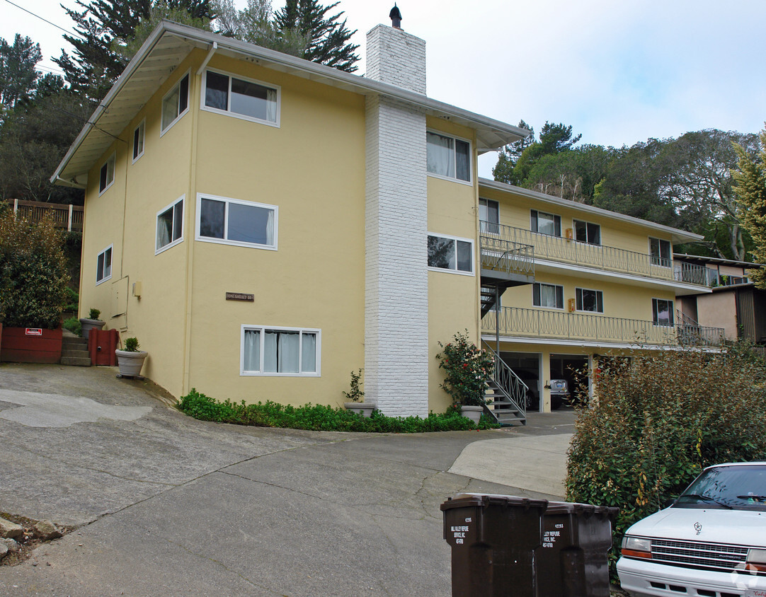 Building Photo - 1 Shelley Dr