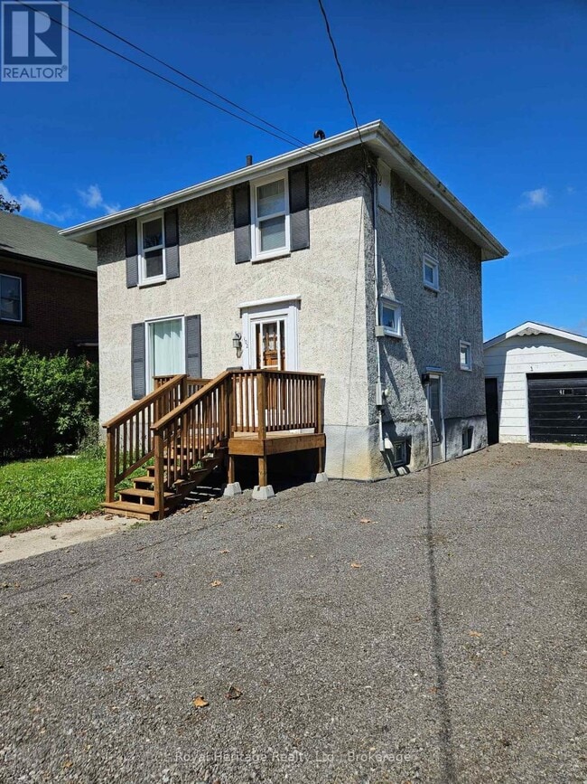 Building Photo - 102 Catharine St