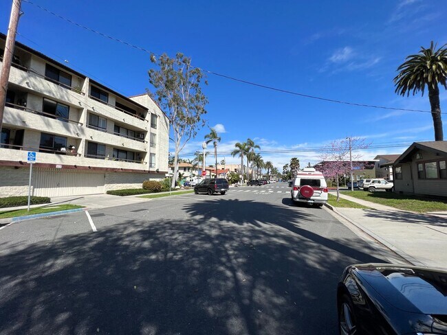 Foto del edificio - Location! Location! Location! Great 2 Bedr...
