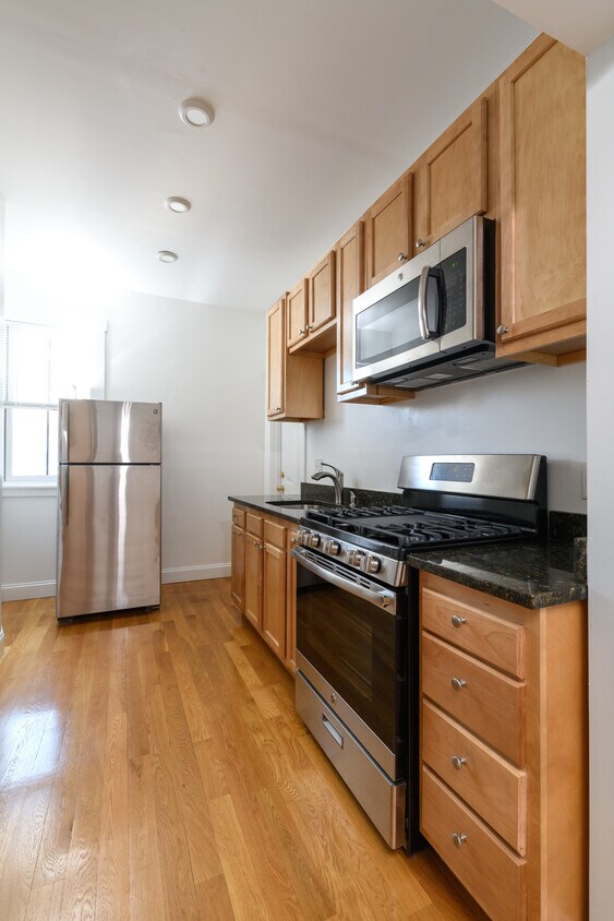 Primary Photo - 124 Summer St