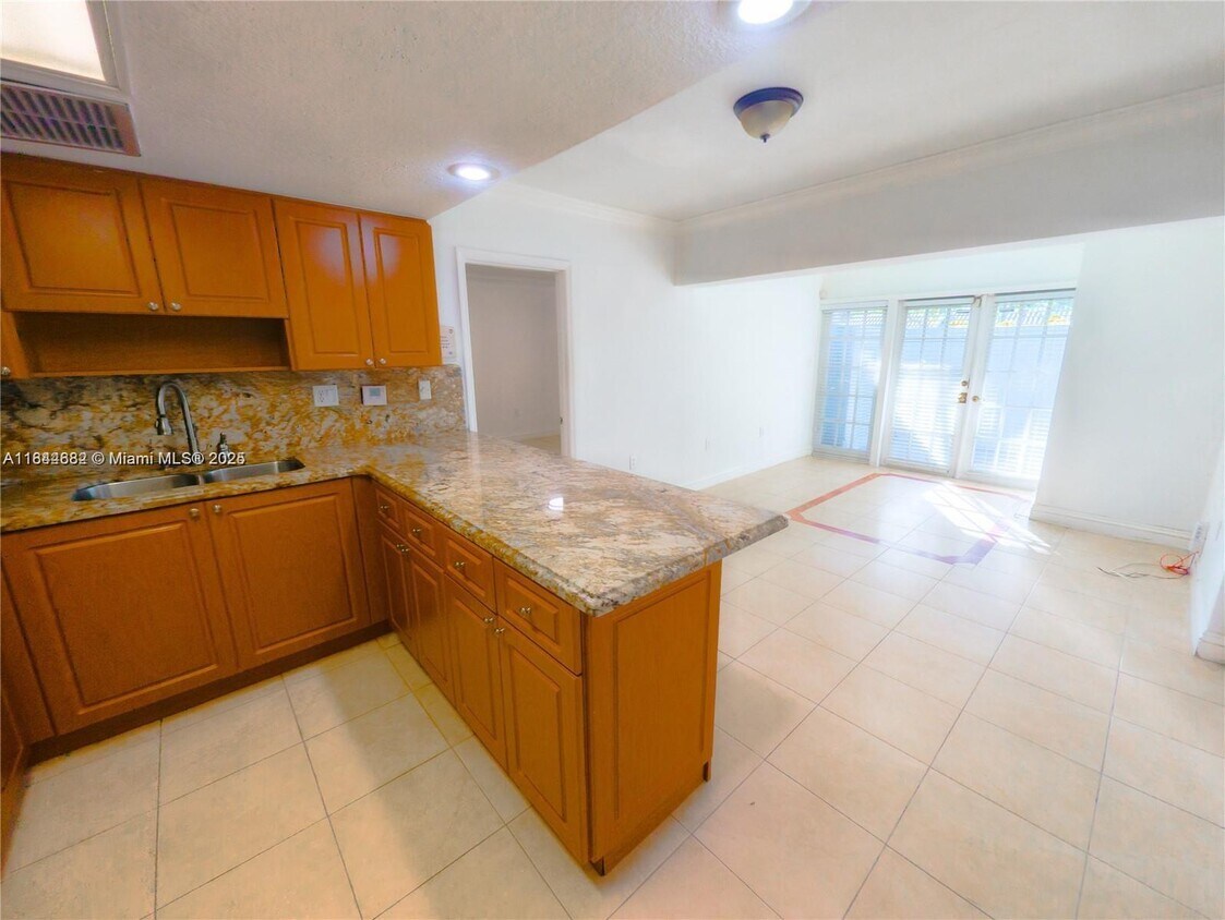 Foto principal - 16337 Willow Creek Dr
