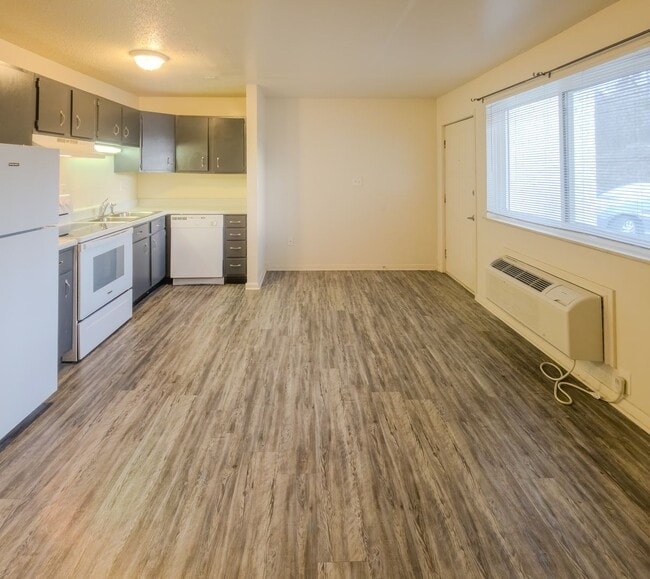 Building Photo - West Knoxville 37919 - 1 Bedroom Apartment in West Knoxville! Available Now! 1 Bedroom, 1 Bath. -...