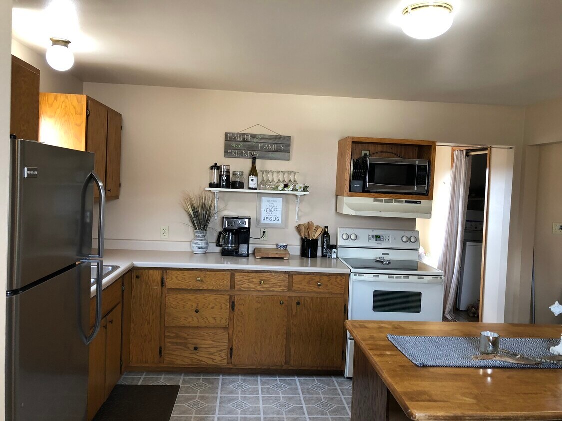 Kitchen - 800 Monroe St