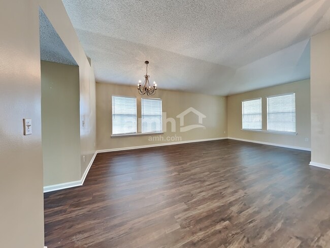 Building Photo - 13958 Devan Lee Dr N