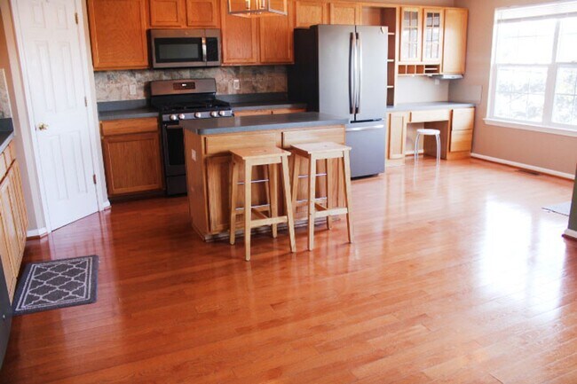 Foto del edificio - 16855 Roosevelt Ln