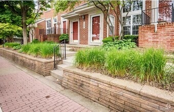 Building Photo - 129 W Kenilworth Ave