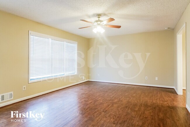 Foto del edificio - 182 Powder Creek Ct