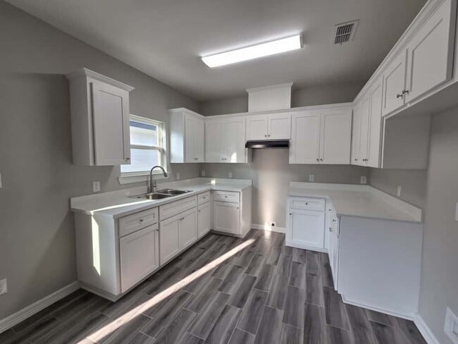 Foto del edificio - 508 W Tyler Ave