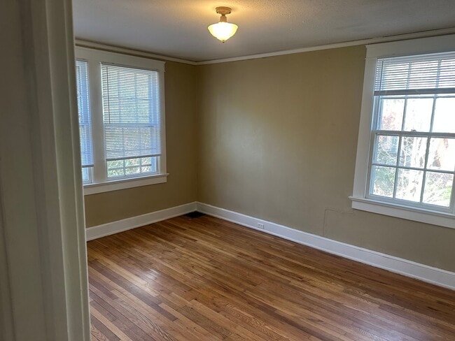 Building Photo - 607 Highland Park Dr
