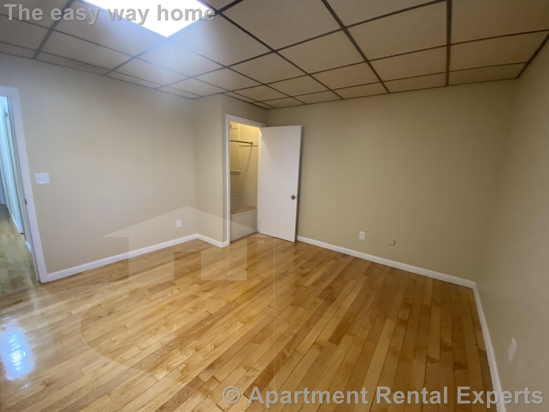 Primary Photo - Medford / Tufts Area 3+ bed - New floors