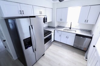 Building Photo - 843 Davies Ave