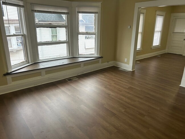 Building Photo - 409 Eastern Ave