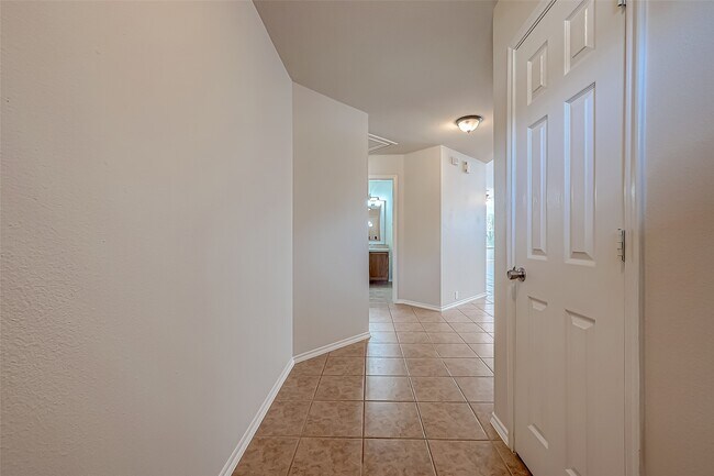 Foto del edificio - 5910 Spring Sunrise Dr